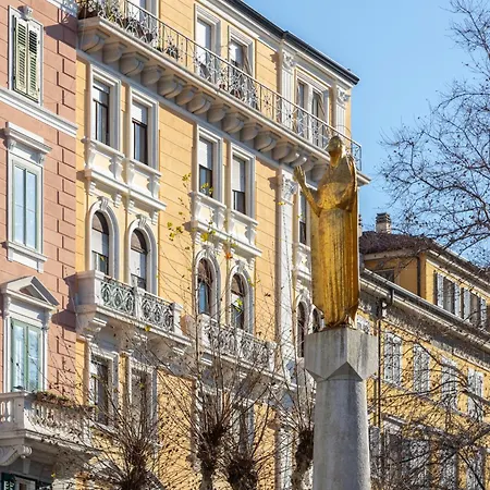 Apartment Blake, Attico Con Parcheggio A Trieste