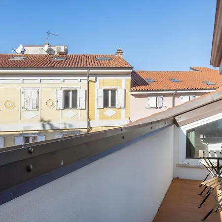 Blake, Attico Con Parcheggio A * Triest